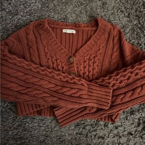 Women’s Chunky Cable Knit Button Up Cropped Sweater